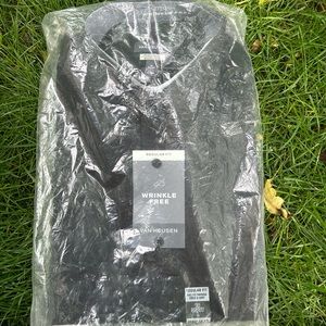 VAN HEUSEN BUTTON DOWN